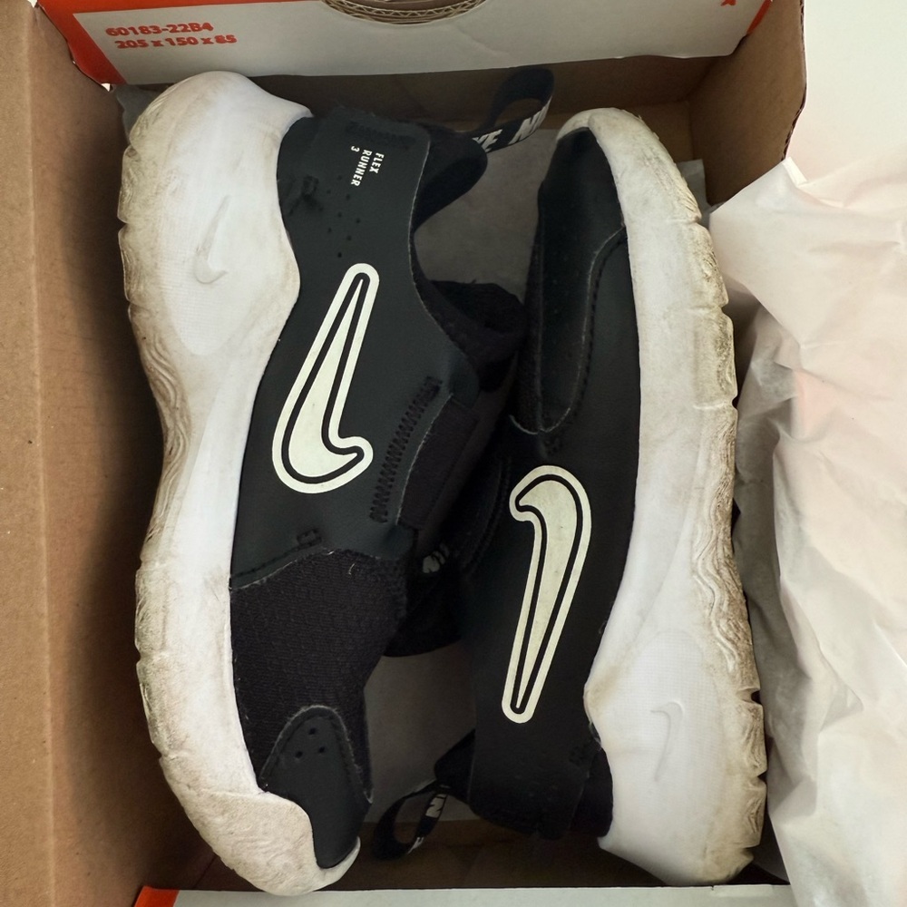 Shoes/rainboot bundle - Picture 4 of 10